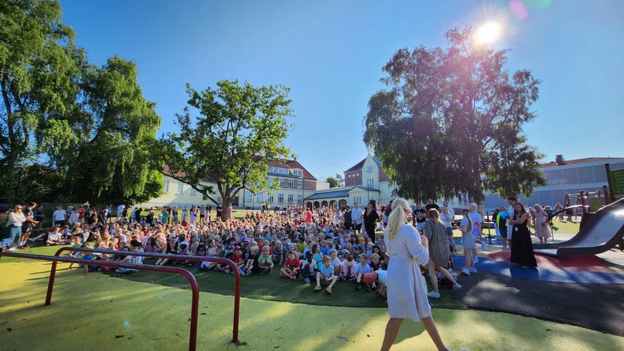 Foto: Jostein H. Tenmann Elevene på Tåsen i sola