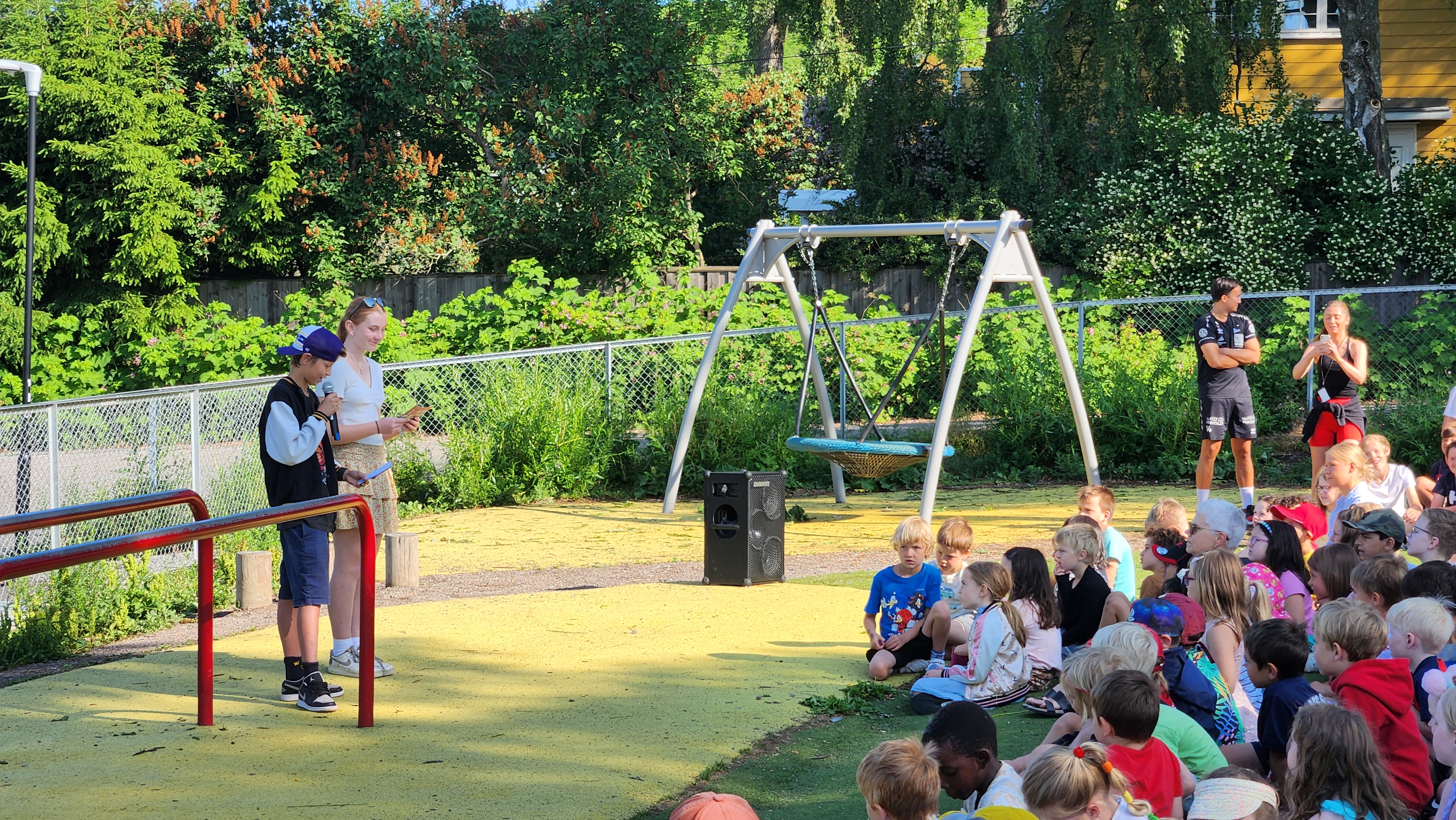 Jostein H. Tenmann Elevrådsleder og nestleder holder sommertale