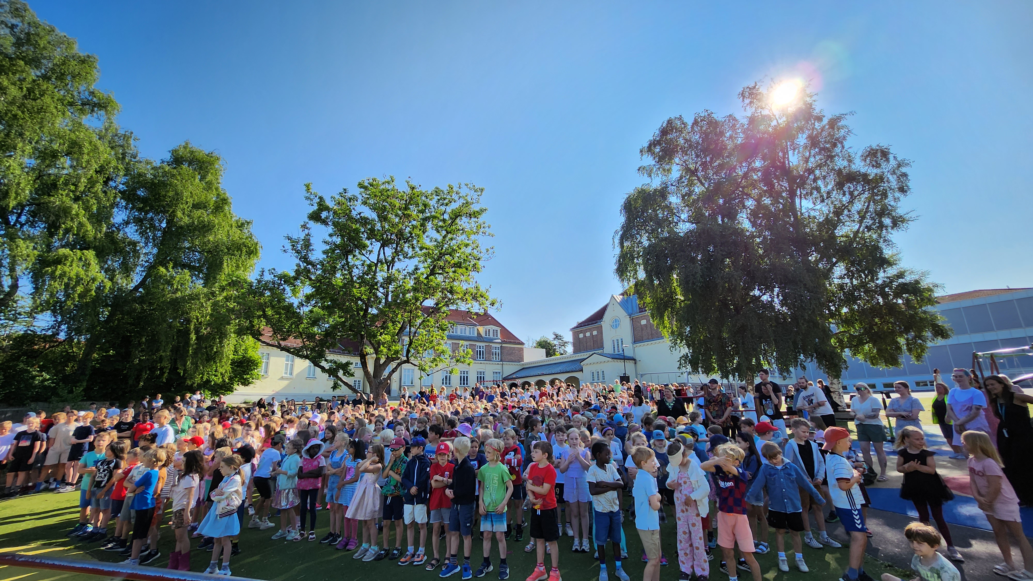 Jostein H. Tenmann Hele skolen synger Tåsensangen