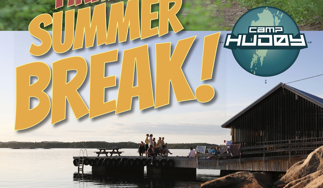 Foto: Stiftelsen Hudøy En gruppe mennesker på en brygge