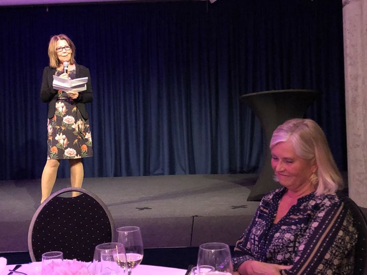 Hanne holder avskjedtale til Ragnhild